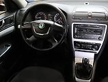 Škoda Octavia (2011) Ambiente 1.6 TDI, nová STK - náhled 7