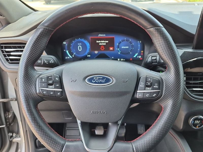 Ford Kuga ST-Line X  1,5 EcoBoost - fotka 13 z 28