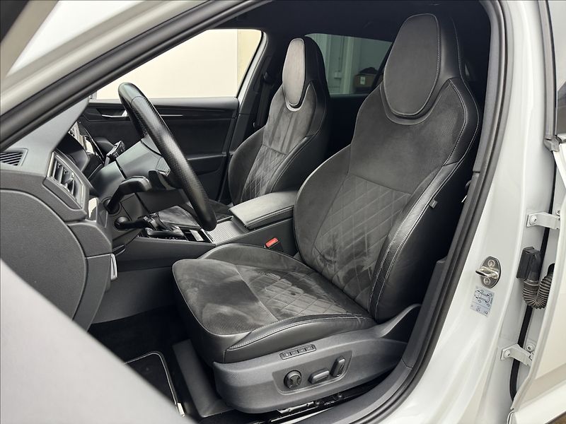 Škoda Superb 2,0 SPORTLINE 4X4 DSG 350HPAPR - fotka 42 z 55