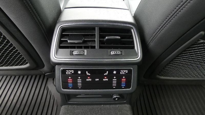 Audi A6 3.0 55 TFSI quattro - fotka 24 z 26