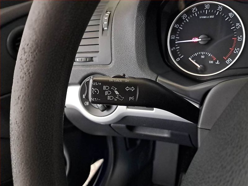 Škoda Octavia (2011) Ambiente 1.6 TDI, nová STK - fotka 14 z 16