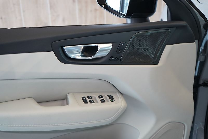 Volvo XC60 T8 Ultra Dark PHEV, Pano, 360° - fotka 22 z 48