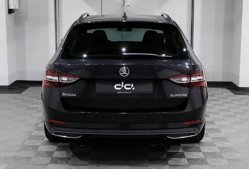 Škoda Superb 2.0 TSI 162 kW DSG Sportline - fotka 6 z 50