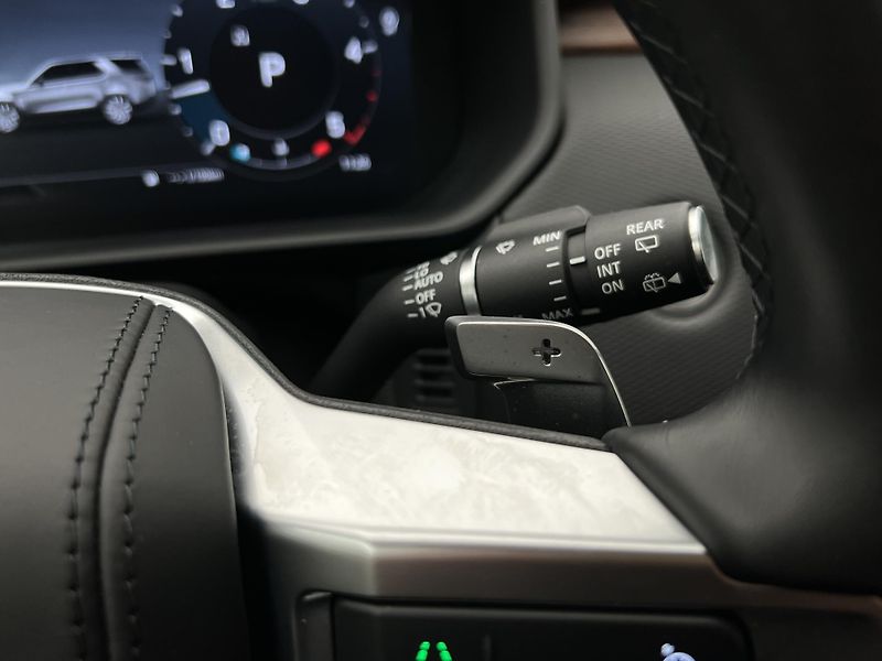 Land Rover Discovery D250 DYNAMIC HSE AWD AUT CZ - fotka 28 z 58