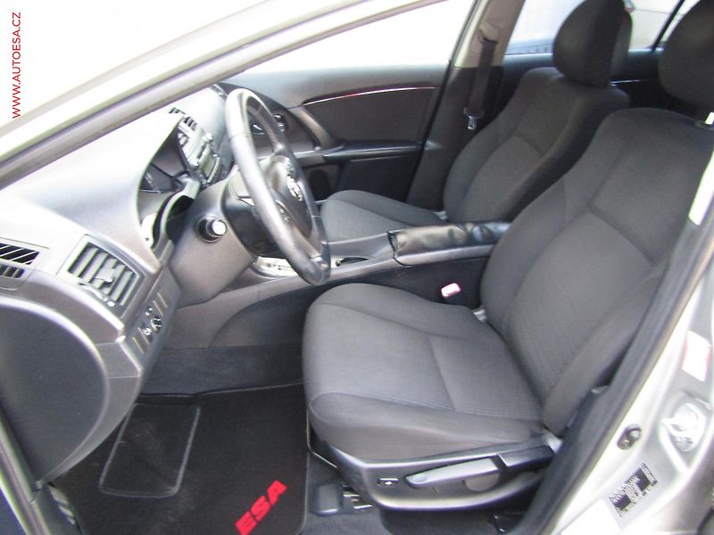 Toyota Avensis (2010) 1.8 i, AT, TZ - fotka 9 z 19