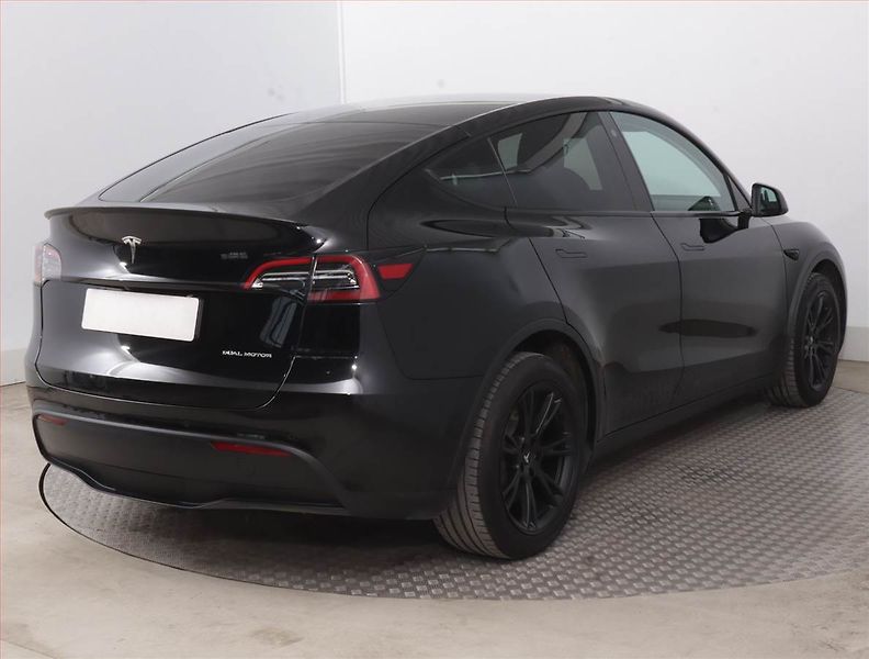 Tesla Model Y (2021) Long Range AWD 75kWh, SoH 92% - fotka 5 z 21