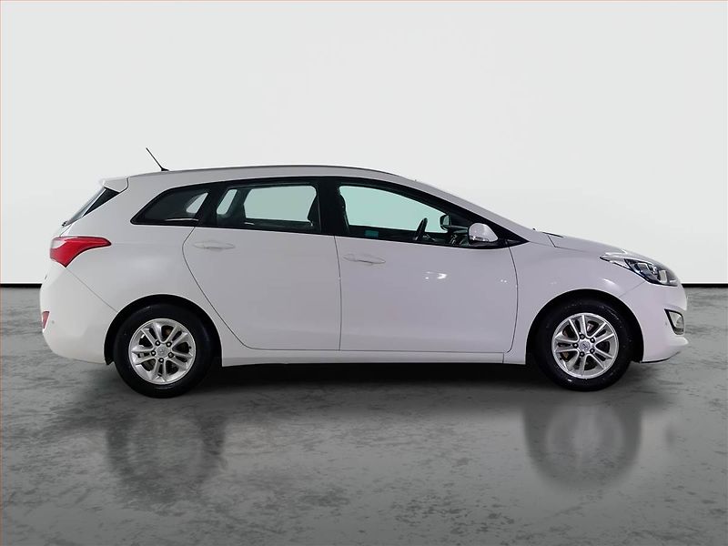 Hyundai i30 (2012) 1.6 GDI, Park. senzory - fotka 6 z 17