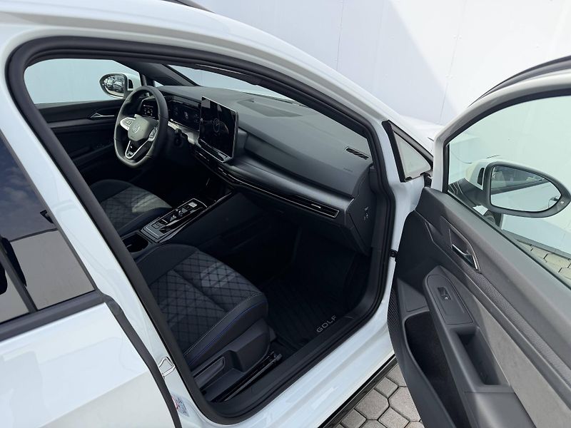 Volkswagen Golf (2026) R-Line People 7DSG mHEV 1,5eTS - fotka 26 z 26