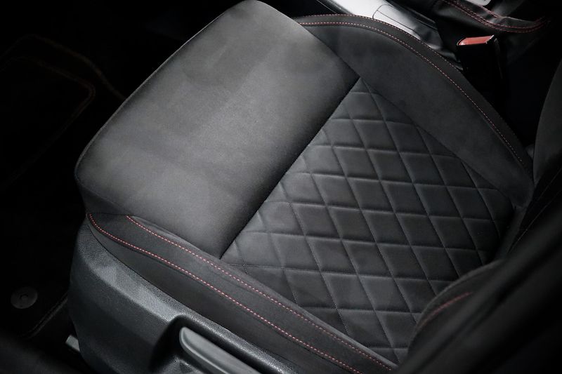 Škoda Octavia 3 FL 2.0 TSI 180 kW DSG RS - fotka 16 z 36