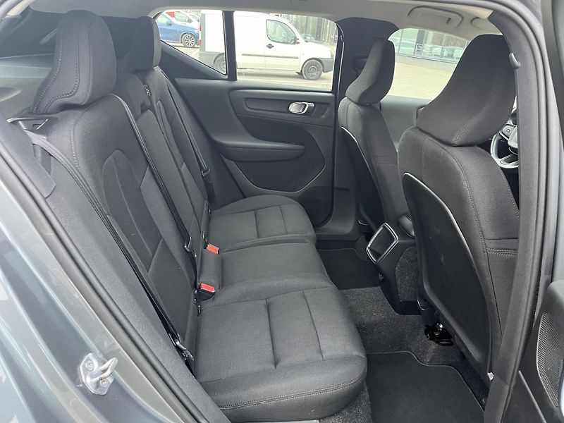 Volvo XC40 D3 Automat ČR 1.majitel - fotka 33 z 45
