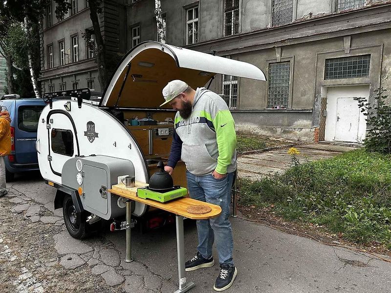 DIY karavan festival na Žižkárně v Českých Budějovicích. Dodávka Stanislava Vlažného.