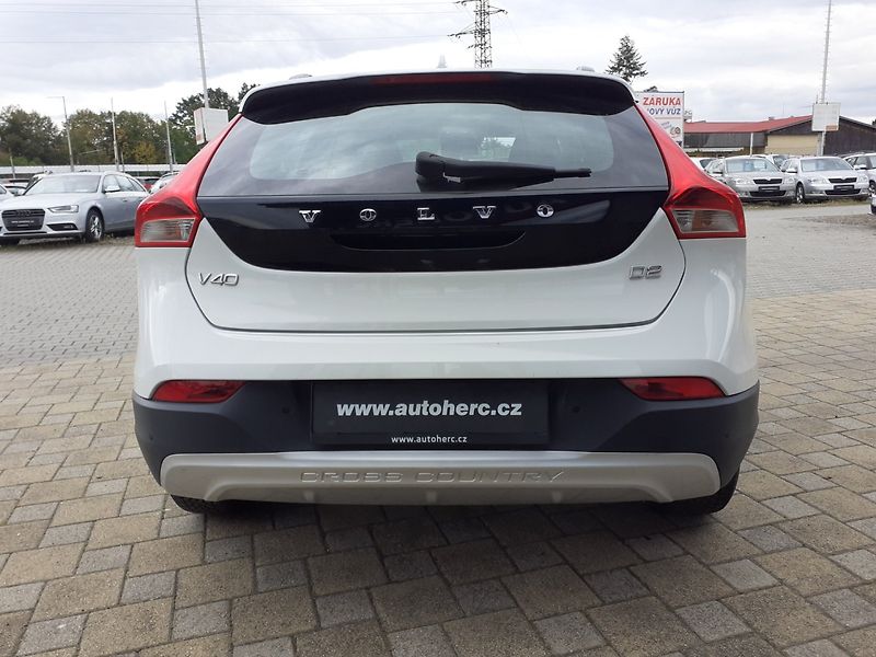 Volvo V40 (2018) 2.0 D CROSS COUNTRY - fotka 22 z 32