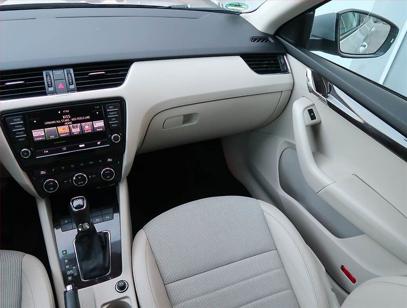 Škoda Octavia (2015) 2.0 TDI, Automat, Serv.kniha - fotka 8 z 19