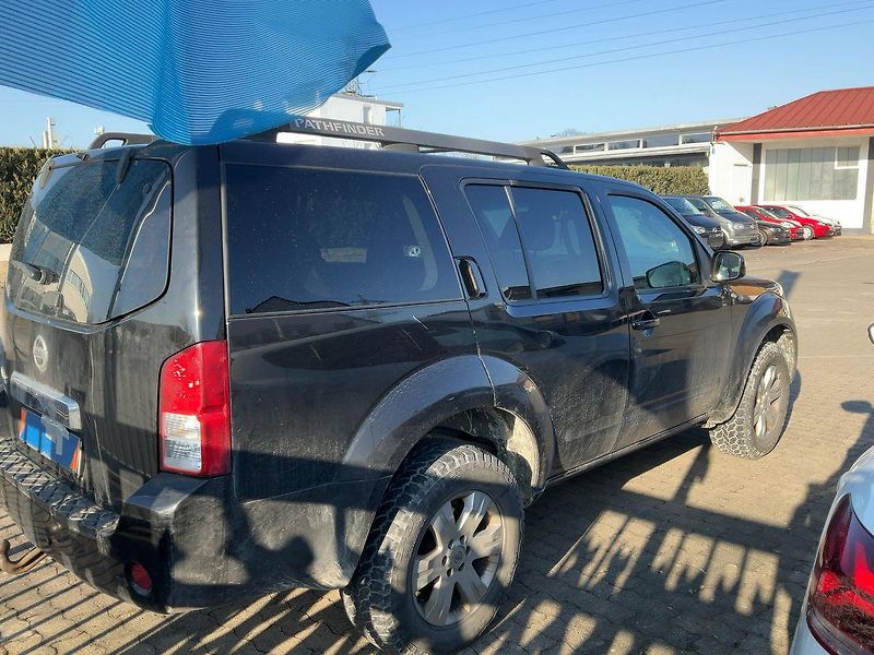 Nissan Pathfinder 2.5dCi Comfort - fotka 4 z 13