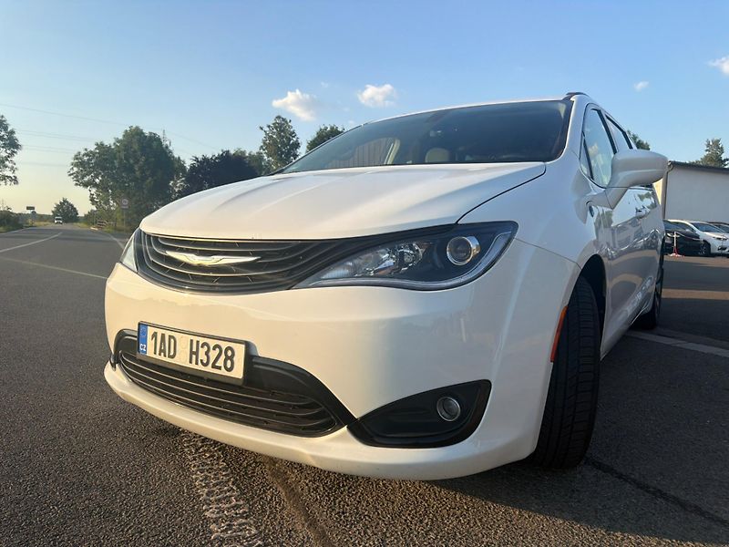 Chrysler Pacifica (2018)  3,6 L DVD Hybrid Plug In 2018 - fotka 6 z 20