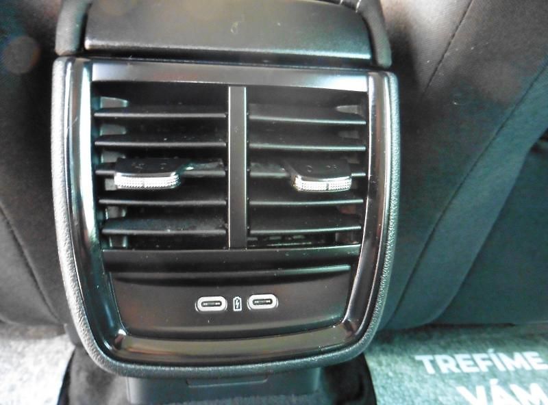 Škoda Kamiq 1.0 TSi DSG Style+ Navi - fotka 9 z 19