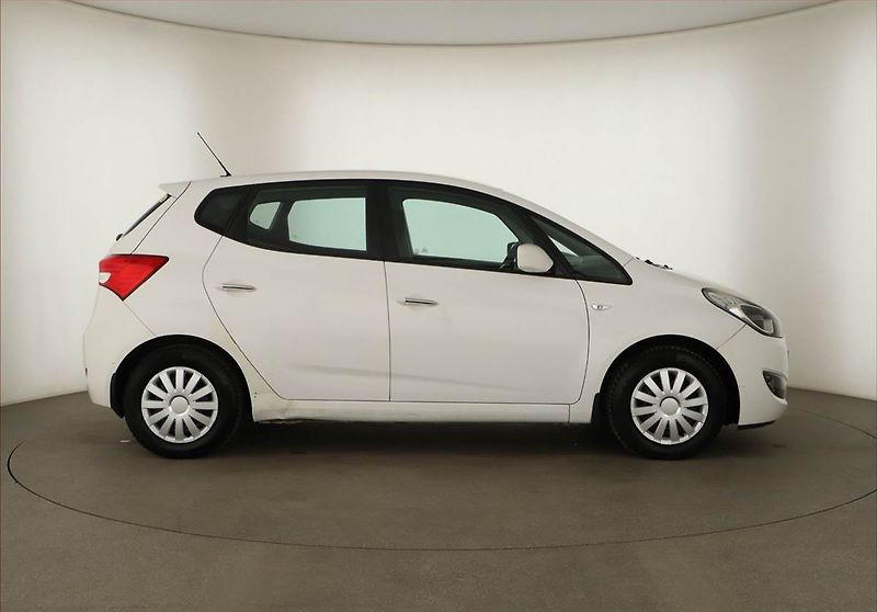 Hyundai ix20 (2012) 1.6 CVVT, LPG, Park. senzory - fotka 6 z 14
