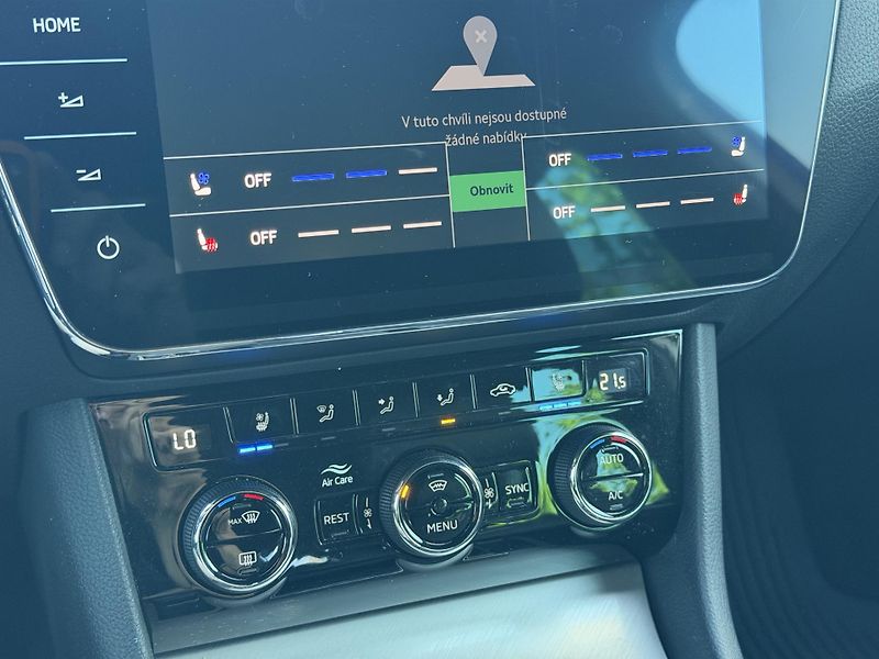 Škoda Superb 2.0 TDI 110kW L&K Combi DSG - fotka 21 z 38