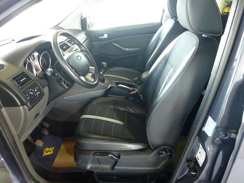 Ford Kuga (2011) 2,0TDCI-120KW*VYHŘ.S*PANOR*4X4 - fotka 11 z 26