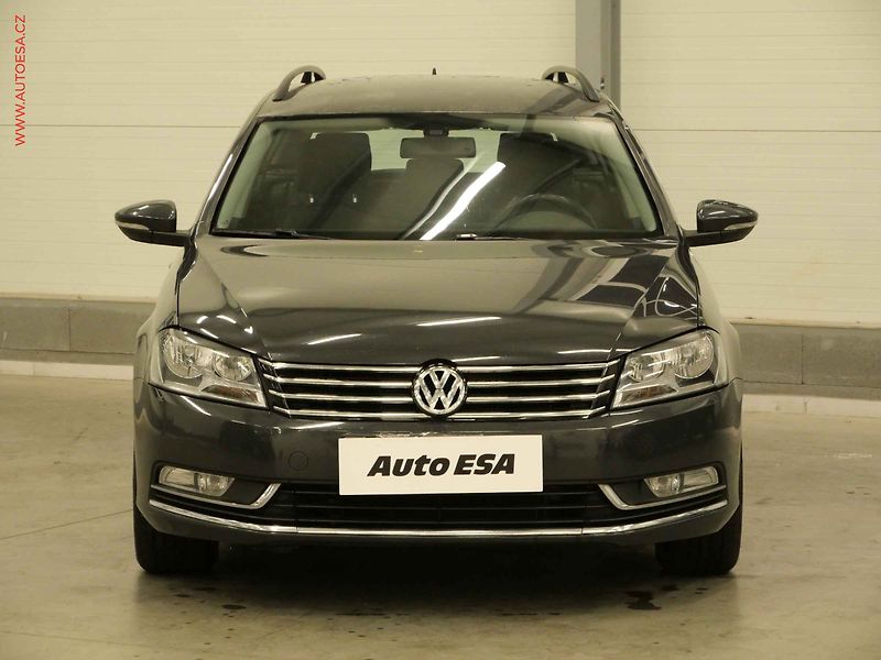 Volkswagen Passat (2013) 2.0TDi, DSG, klima - fotka 2 z 21
