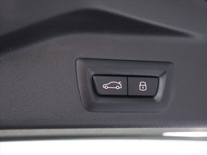 BMW X5 3,0 50e xDrive 230kW CZ DPH - fotka 11 z 38