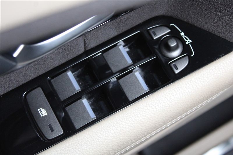 Land Rover Range Rover Evoque 2,0 SD4  ČR,1.MAJ,4x4,AUTOMAT - fotka 21 z 40