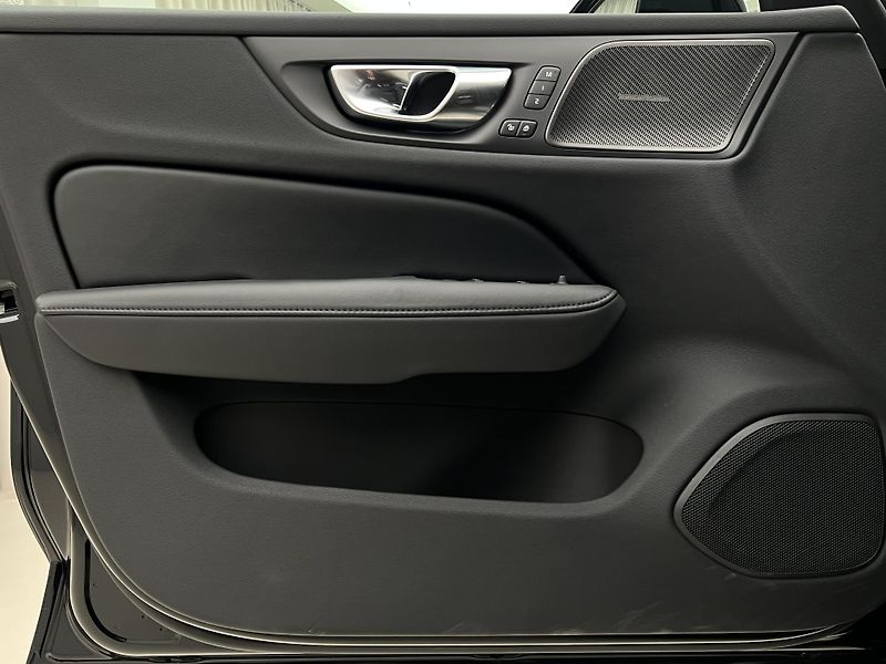 Volvo V60 B4 DARK PLUS AUT - fotka 7 z 45