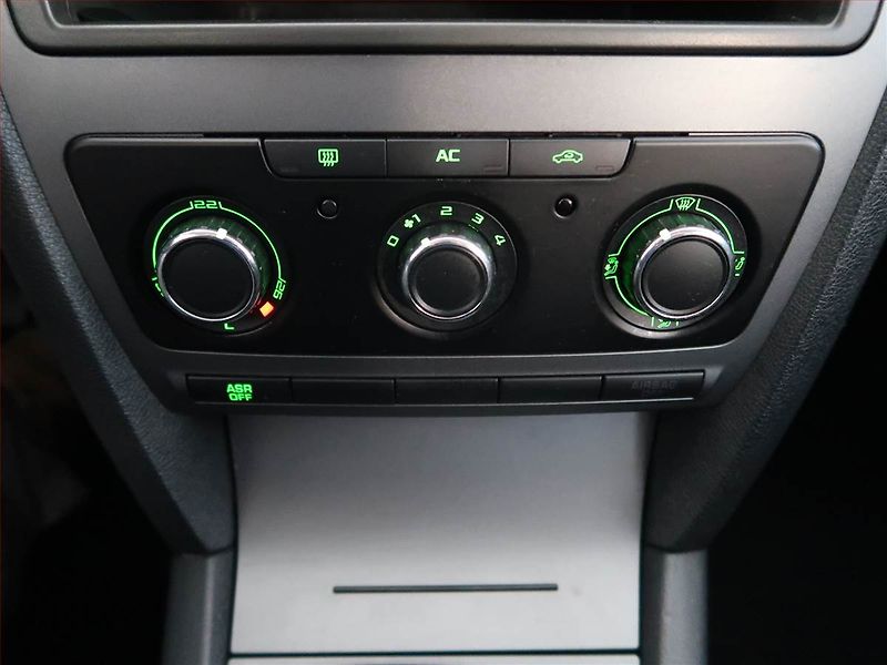 Škoda Octavia (2010) 1.9 TDI, po STK, zamluveno - fotka 11 z 14