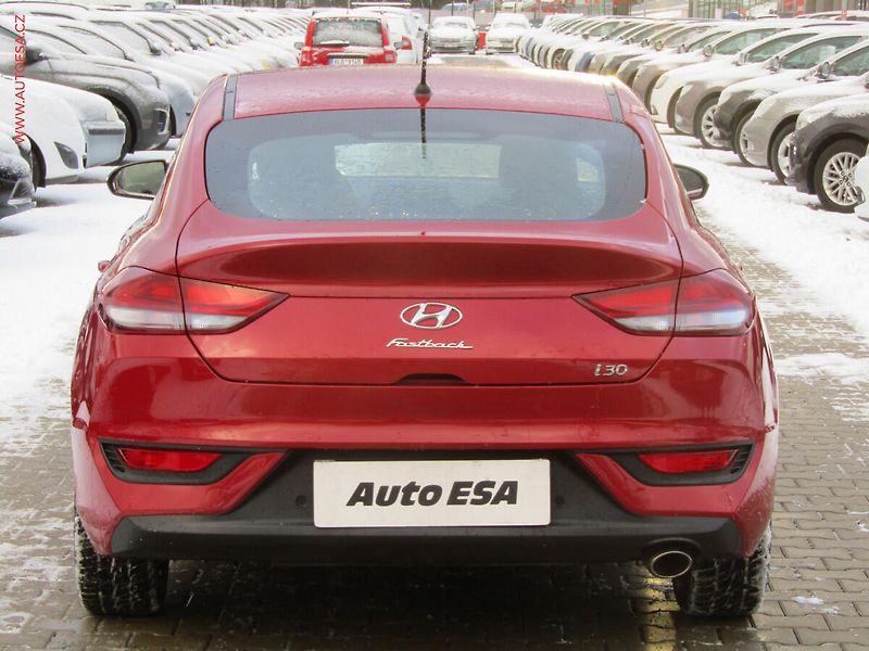 Hyundai i30 (2018) 1.0T-GDi Fastback, ČR - fotka 5 z 20