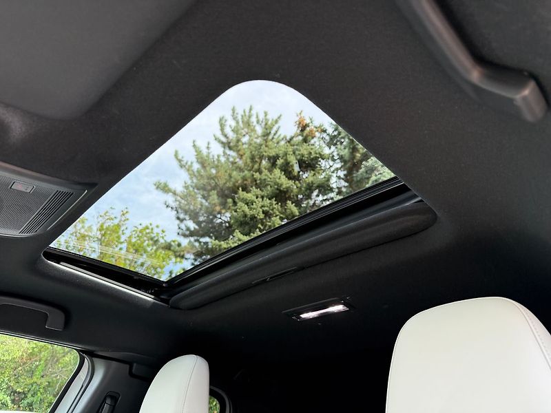 Mazda MX-30 e-Skyactive BOSE / 360° kamera - fotka 15 z 37