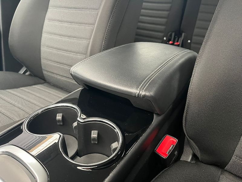 Ford Galaxy 2.5 HEV TITANIUM 7 míst - fotka 19 z 62