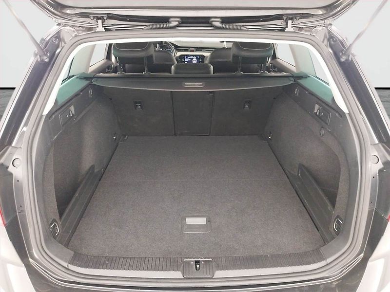 Volkswagen Passat (2022) Elegance 2.0 TDI, 4X4 - fotka 14 z 23