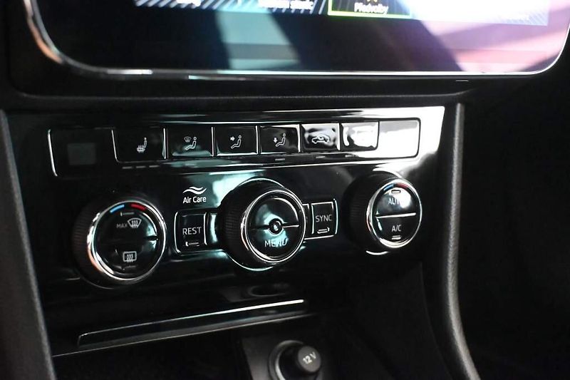 Škoda Superb (2022) 2.0 STYLE 147 KW DSG MATRIX LE - fotka 22 z 35