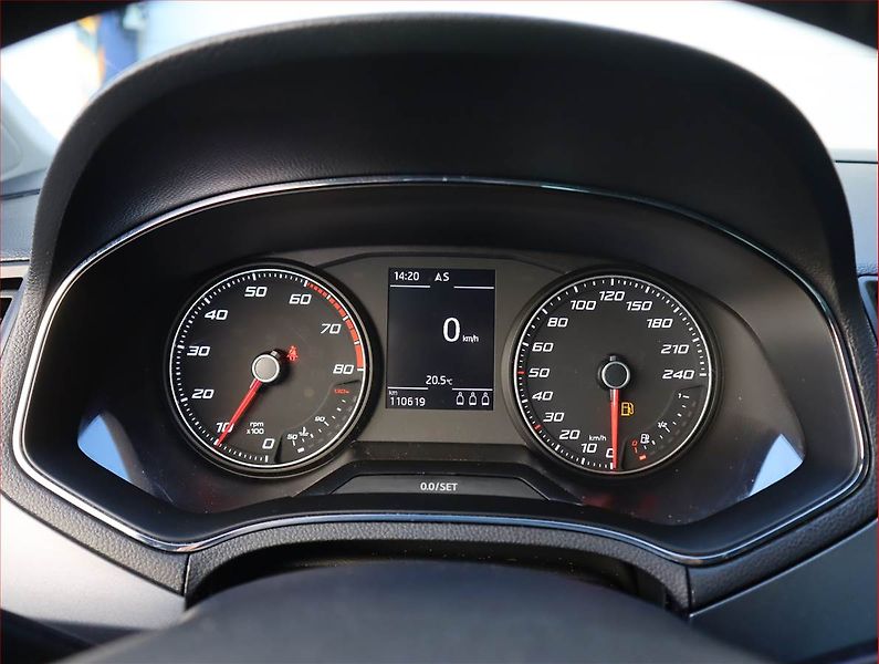 Seat Arona (2019) 1.0 TSI, Serv.kniha, Navi - fotka 11 z 19