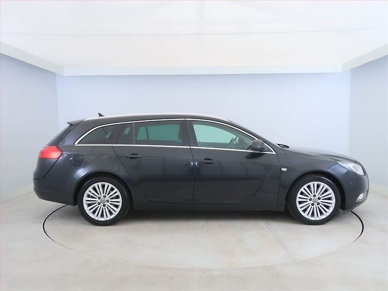 Opel Insignia (2012) 2.0 CDTI, Navi, Xenony - fotka 6 z 16