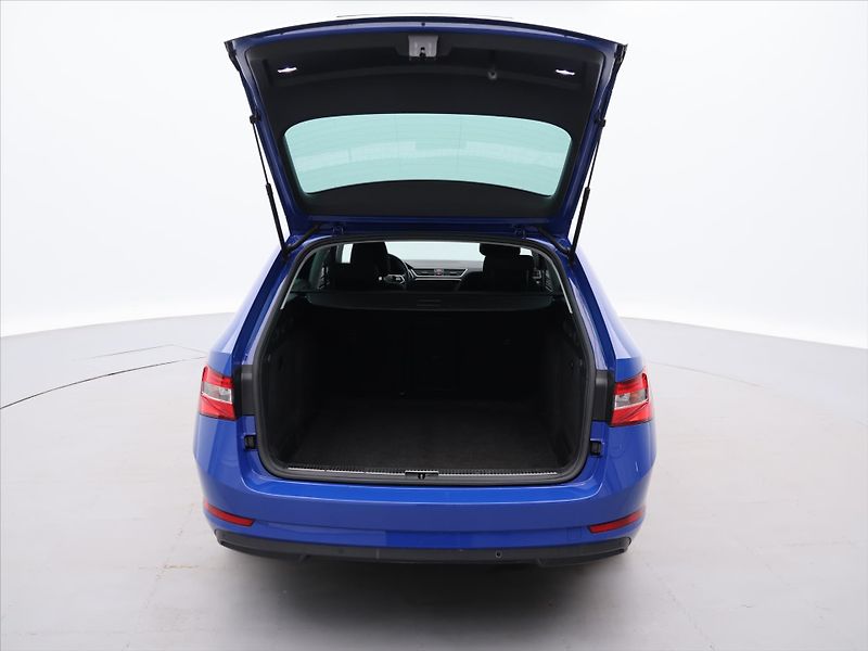 Škoda Superb 2,0 TSI DSG CZ Style 1.Maj DPH - fotka 9 z 32