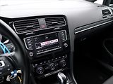 Volkswagen Golf 2,0 TSI R 221kW DSG 4M 1.Maj - náhled 21