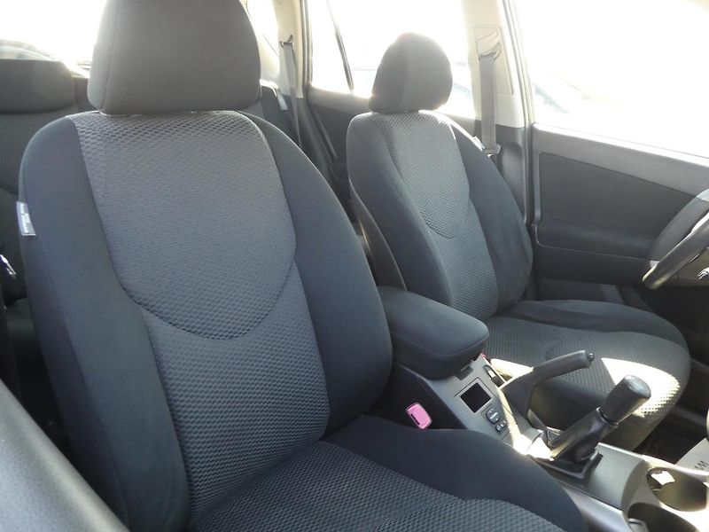 Toyota RAV4 (2006) 2.0i 112kW REZERVOVANO - fotka 22 z 28