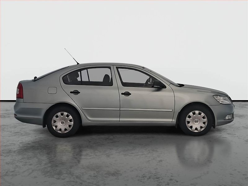 Škoda Octavia (2010) 1.6 TDI, Park. senzory - fotka 6 z 15