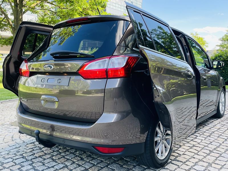 Ford Grand C-MAX 2.0TDCi MAN TAŽNÉ 1MAJITEL - fotka 22 z 50