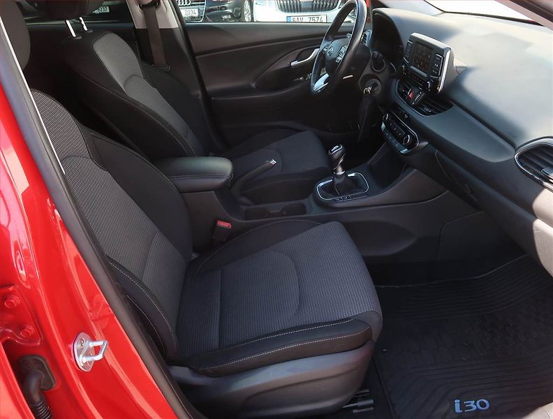 Hyundai i30 (2018) 1.0 T-GDI, Serv.kniha - fotka 9 z 18