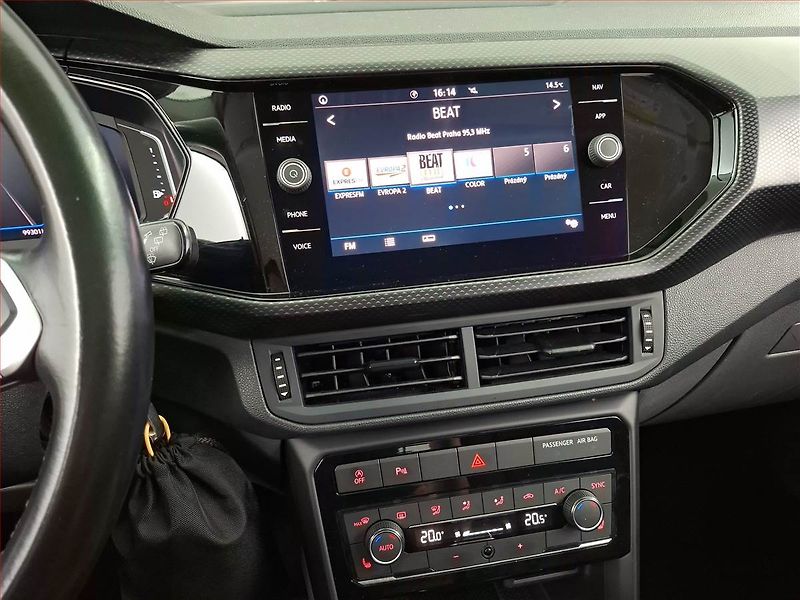 Volkswagen T-Cross (2019) R-Line 1.0 TSI, Automat - fotka 12 z 20