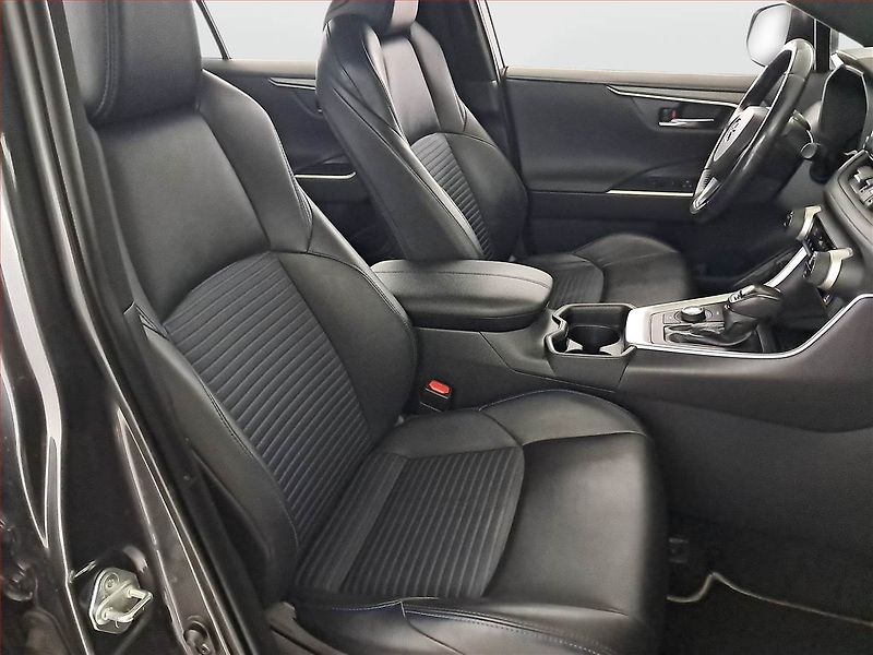 Toyota RAV4 (2019) 2.5 Hybrid - fotka 9 z 20