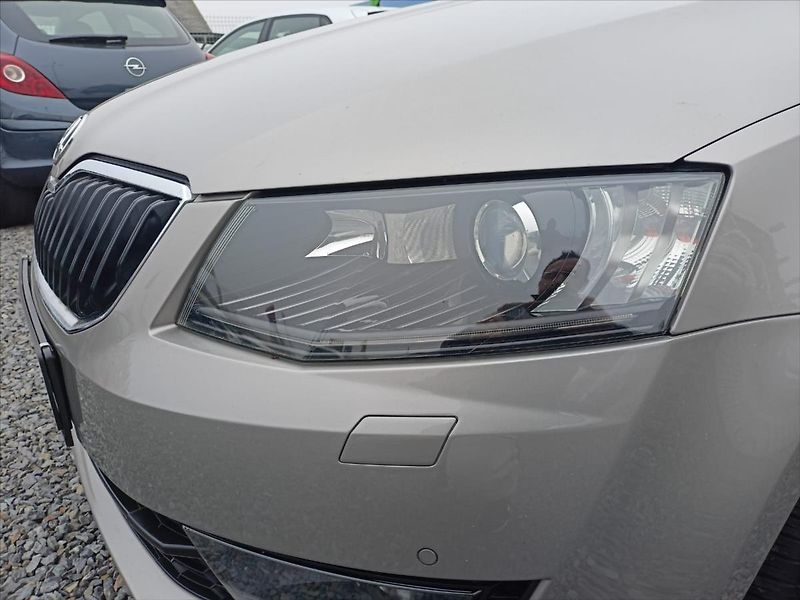 Škoda Octavia 2,0 TDI - fotka 16 z 18