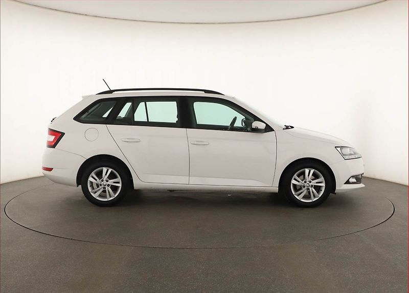 Škoda Fabia (2022) Ambition 1.0 TSI, ČR,1.maj - fotka 6 z 15