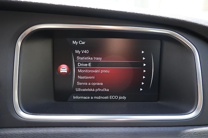 Volvo V40 (2015) - fotka 18 z 24