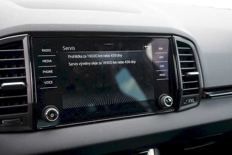 Škoda Karoq (2025) TSI 110 kW DSG Sportline - taž - fotka 20 z 33