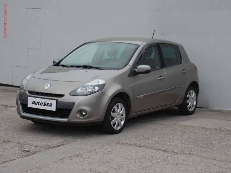 Renault Clio (2012) 1.2 16V, ČR, AC, tempo - fotka 3 z 15