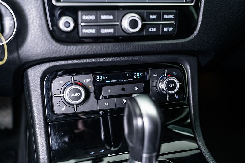 Volkswagen Touareg 3,0TDI Terrain Tech 4M DSG - fotka 20 z 23