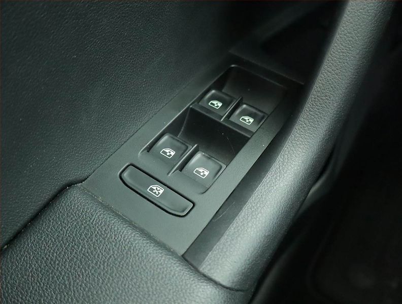 Škoda Octavia (2018) 2.0 TDI, Automat, Kůže, Navi - fotka 18 z 22